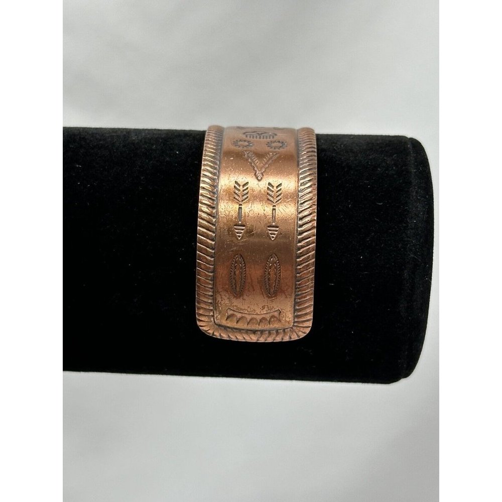 Vintage Native American StoryTeller Copper Bangle - Picture 3 of 6